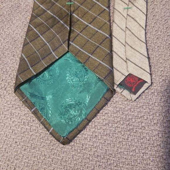 NWT Green and Biege Silk Tie - Picture 4 of 4